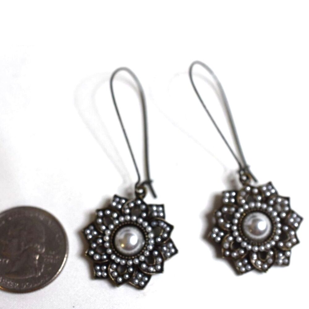 VTG Boho Grunge Gunmetal Tone Faux Pearl Beaded Floral 2.5" Dangle Hook Earrings